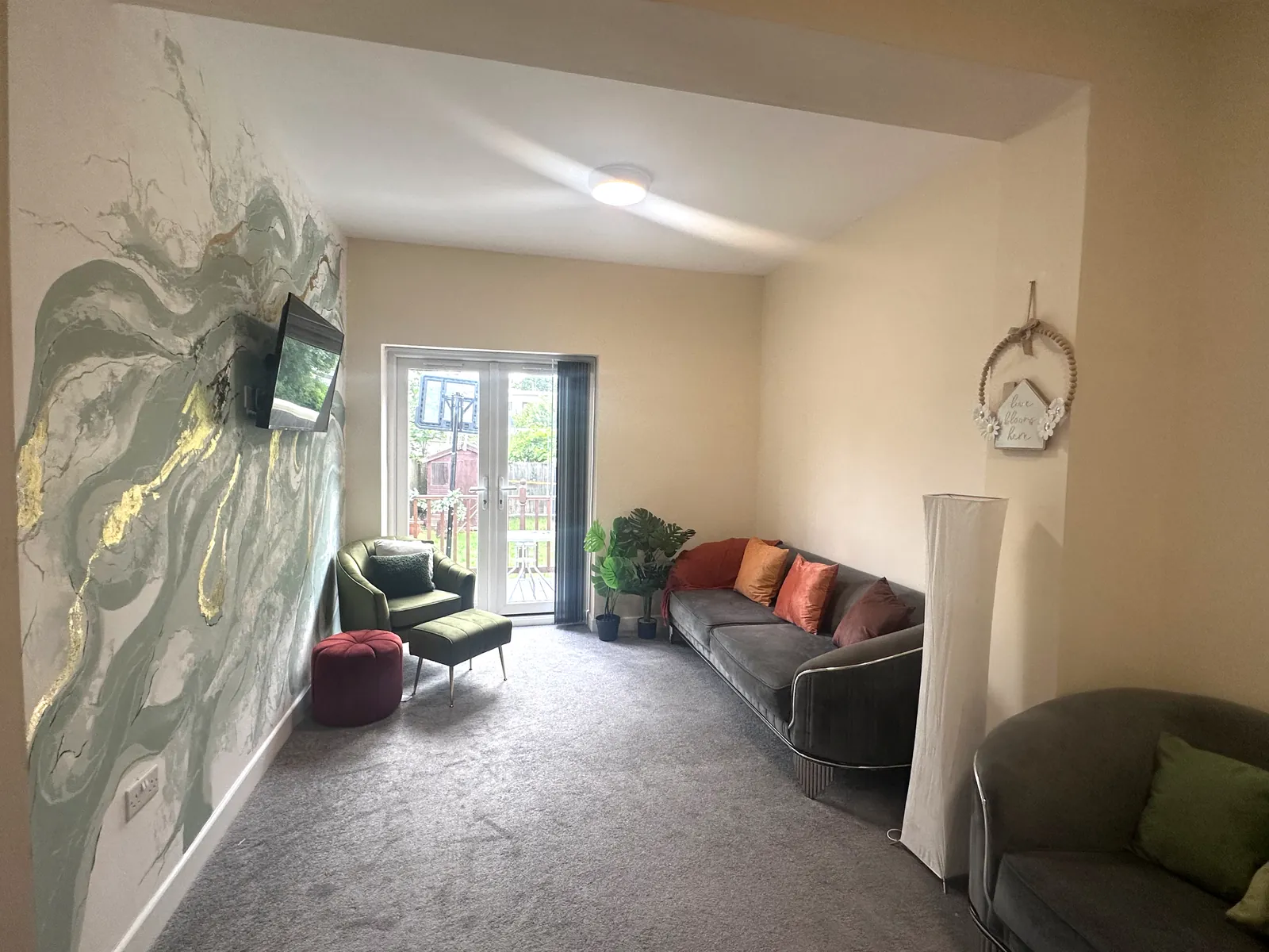 Welcoming room at Palm House